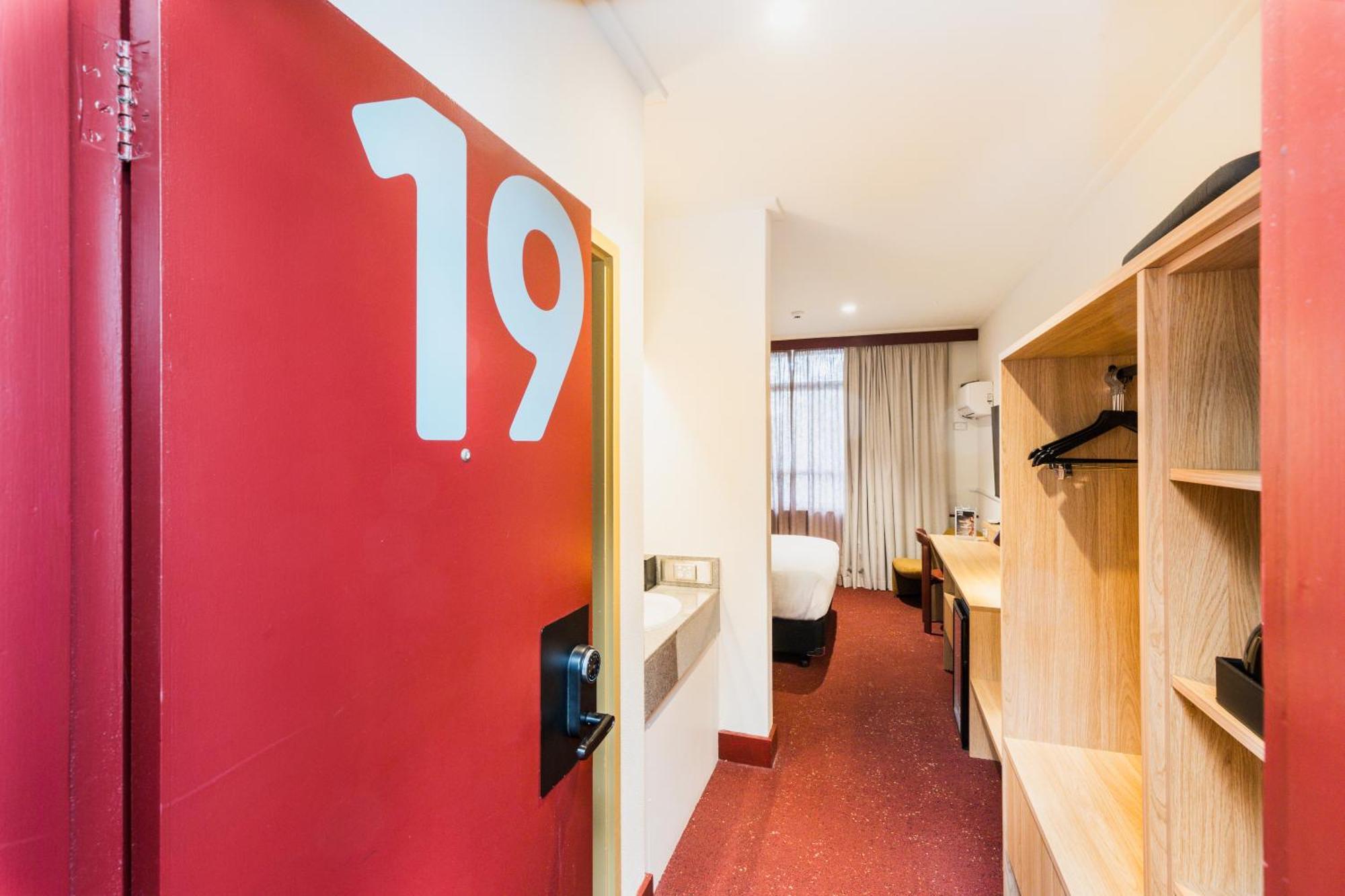 Statesman Hotel Κανμπέρα Δωμάτιο φωτογραφία